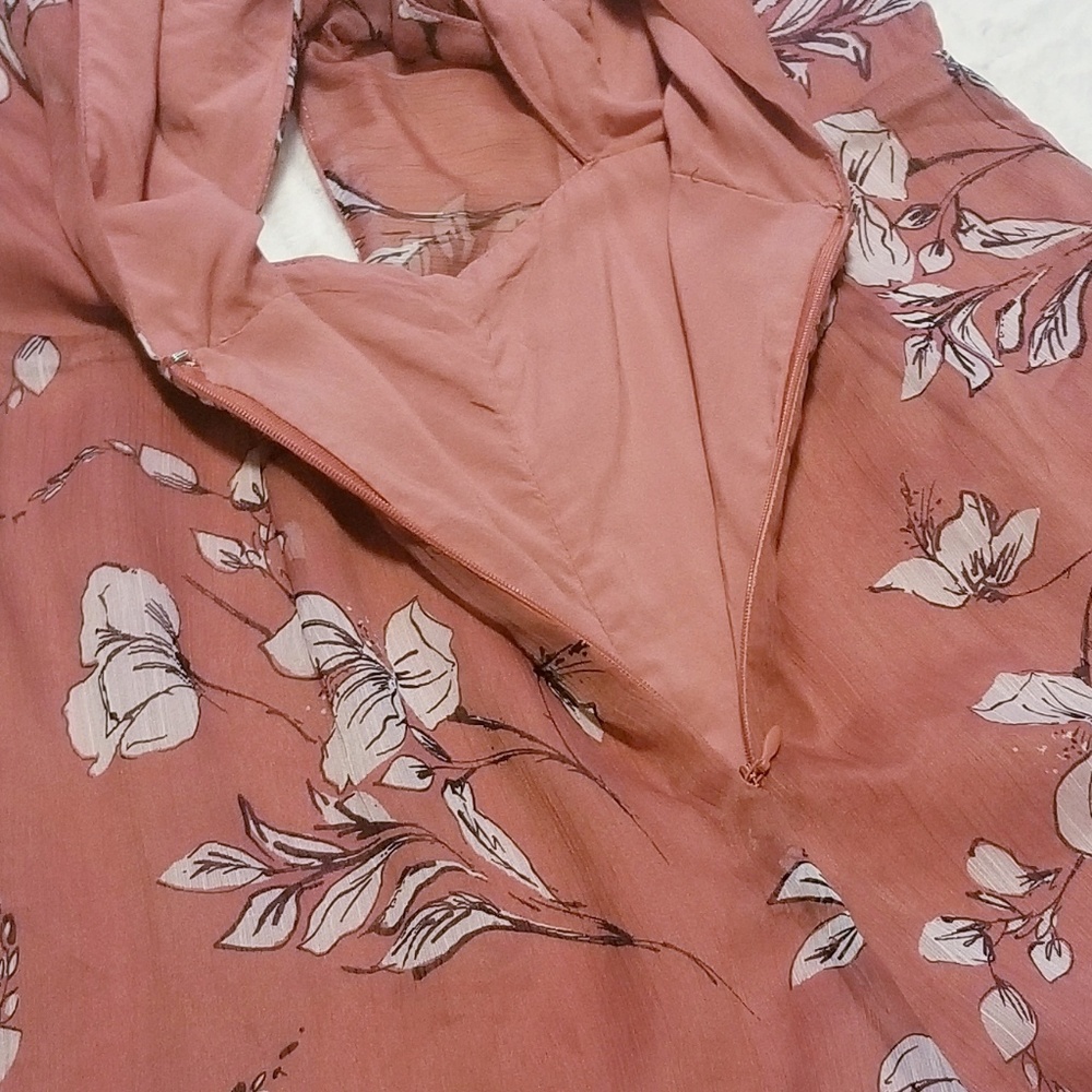 The Jetset Diaries Oasis Floral Keyhole Romper - Picture 6 of 8